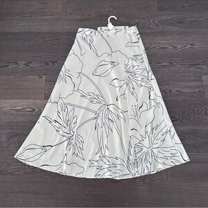 Banana Republic Midi Length Women's Skirt in Cream with Floral Pattern